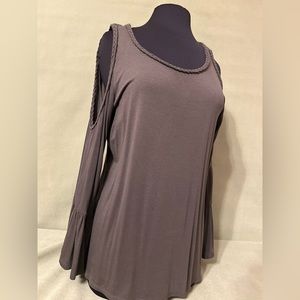 Cute Olive Green top with shoulder cut outs!